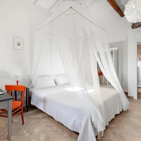 - Ambretta Villa Campagnatico