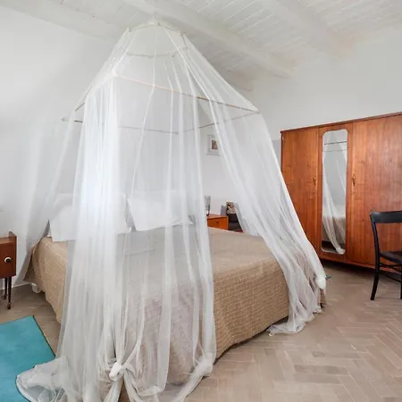 - Ambretta Villa Campagnatico