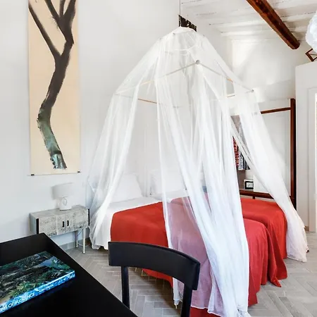 - Ambretta Villa Campagnatico