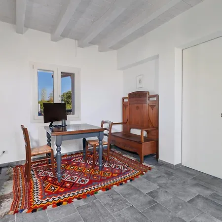 - Ambretta Villa Campagnatico