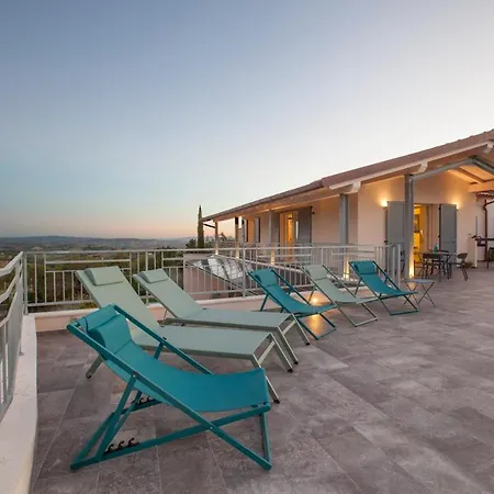 - Ambretta Villa Campagnatico